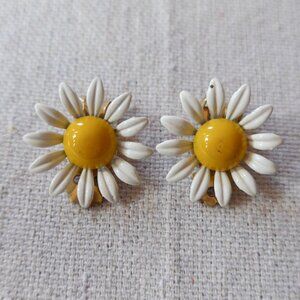 Vintage 60s Daisy Clip on Earrings